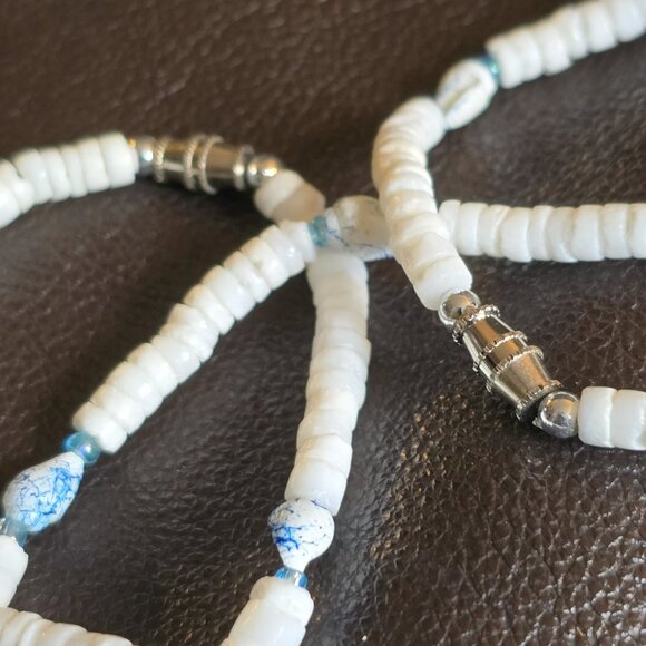 Vintage Shell (whole & carved) necklace & bracelet set. (Hawaiian Puka shell?) - Picture 4 of 5